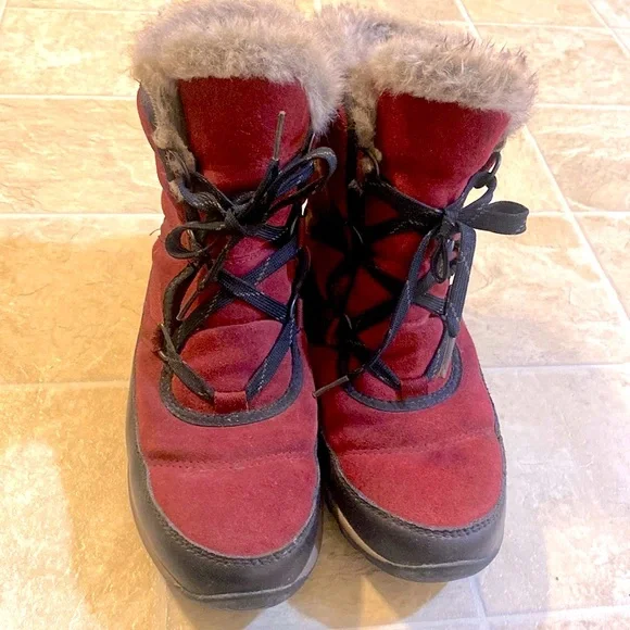 Stylish SOREL Women’s Tivoli Sport Cattail Winter Boot - Picture 2 of 8